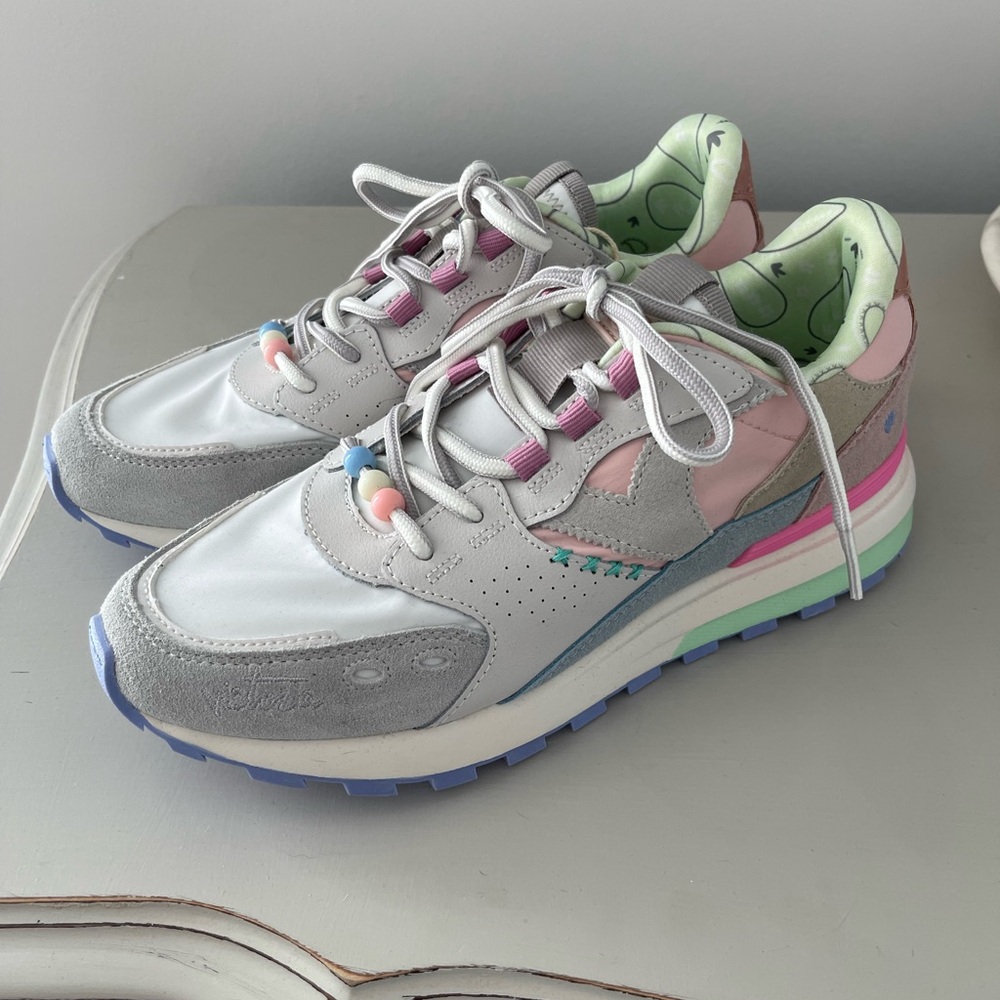 Victoria Wing sneakers. NWOT. Rosa. Size 40/us9-9.5